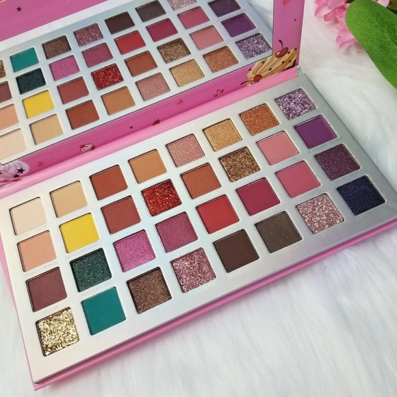 Other - CAKE POP 🧁 Eyeshadow Palette